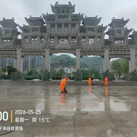 雨天的坚守-致敬城市最美的“橙光”