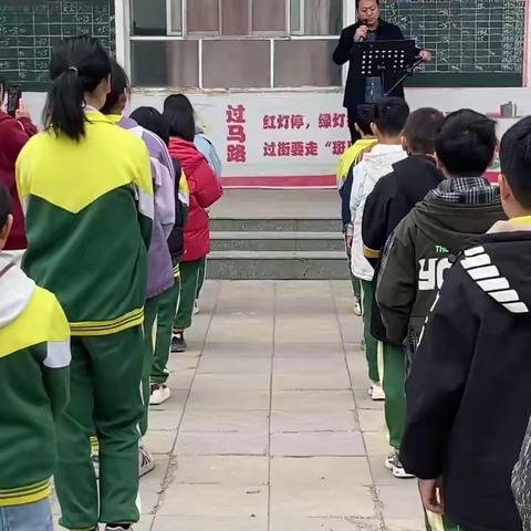 “以心润心 以爱育爱 做好荣光学校的引路人” ——记荣光学校韩校长分享励志故事。