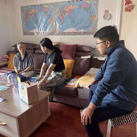 华庭社区“情暖中秋 关爱老人”慰问活动