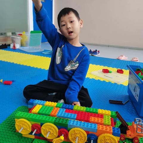 《步进式传送带》