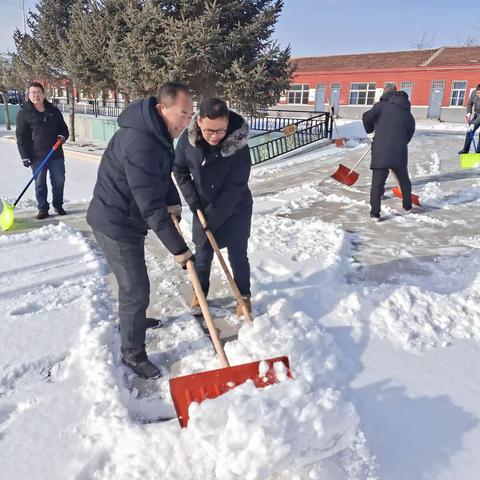 【凝聚德育.立德树人】小东庄中心小学假期扫雪篇