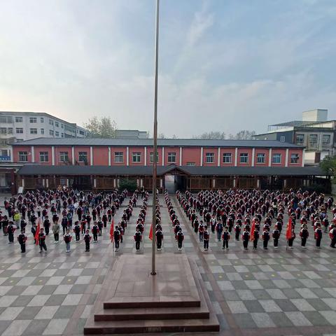 童心筑梦向未来，争做时代好队员——淮滨县第二小学新队员入队仪式