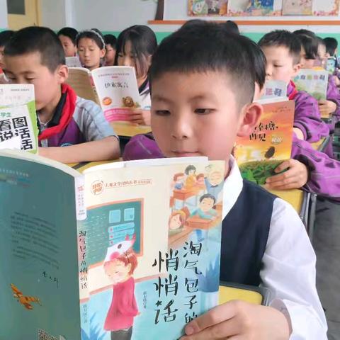 书墨香浸润童心，好习惯伴我成长 ———新兴小学三年级九班“书香浸润童心，习惯伴我成长”阅读掠影纪实