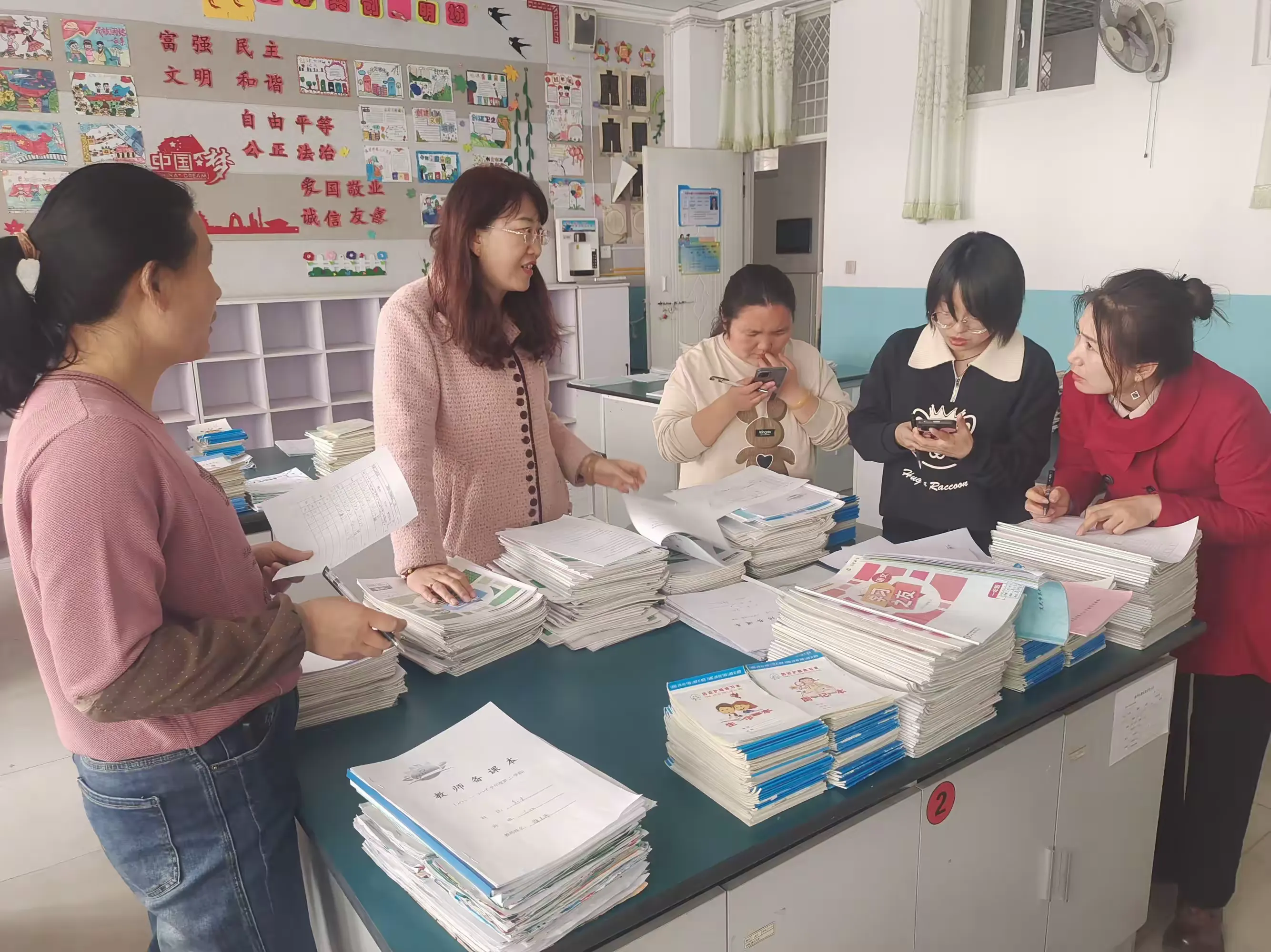 简篇-【金晶·教务】叶落无声 育人留痕——灵武市第六小学常规检查