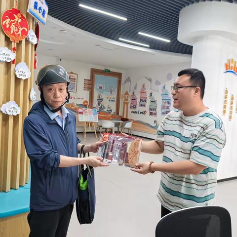 汇暖心力量 助圆梦此程---七里山街道海珀社区开展助力中高考暖心送福袋活动