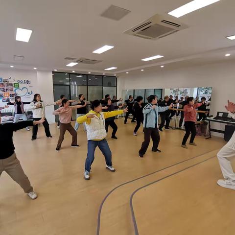 【七里山街道社区社会组织联合会】活力八段锦 健康常相伴--七里山街道海珀社区社会组织开展八段锦教学活动