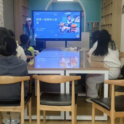 聆听两弹一星传奇 厚植少年爱国情怀—-七里山街道海珀社区开展“两弹一星”知识宣讲活动