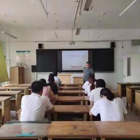 迎春学校小学数学组举行“三晒一评一公开＂活动