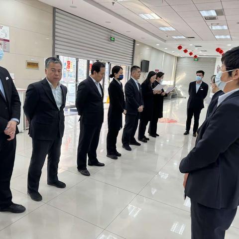 强化风险意识，牢守风险底线