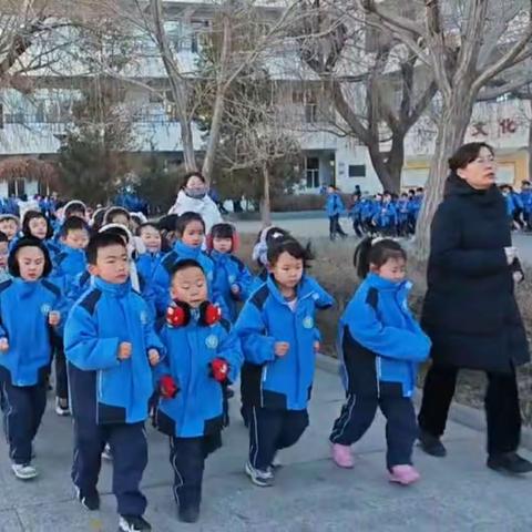 乐伴书香 北马路小学一年级四一组读书风采展示