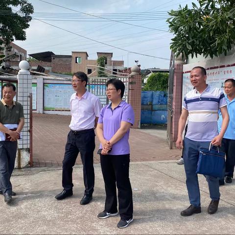 领导关怀暖人心，共谋学校新发展——区领导到云浮市第八小学调研指导工作