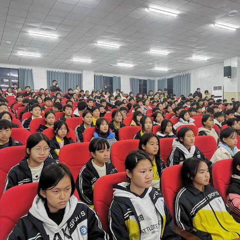 富川瑶族自治县第二中学 “铸牢中华民族共同体意识，守护未来”模拟法庭