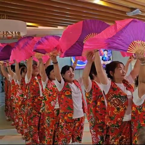 九九重阳敬老情，欢歌共舞暖桑榆主题活动
