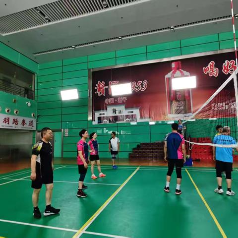 银政携手 “排”出精彩！——建行宜春市分行营业部与宜春市财政局气排球友谊赛燃情开赛！ ‍