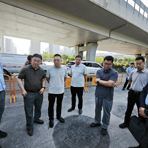 省防总督导检查朱宏路凤城七路易涝积水点防汛安全工作