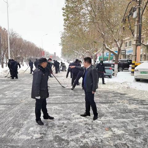 战风雪 保畅通丨栾城区城管浴“雪”奋战保畅通