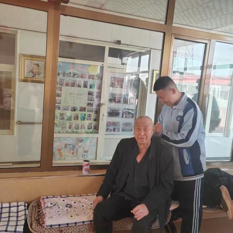 棋盘井第二小学：“传承雷锋精神，青春践行新时代”﻿主题活动走进福禄老年公寓