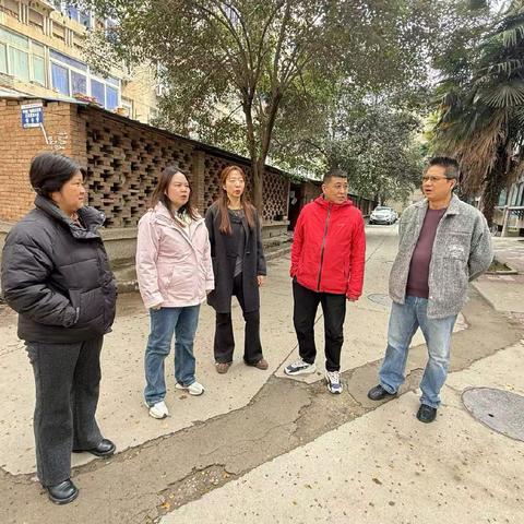 整治飞线除隐患 筑牢安全防火墙——经九路社区联合街道安消办开展居民院落飞线充电专项检查