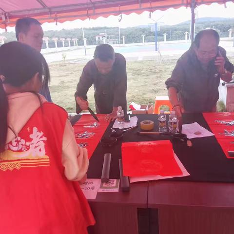 “龙蛇舞春，墨香雅韵”—白沙县开展迎新春、送春联下乡文明实践活动