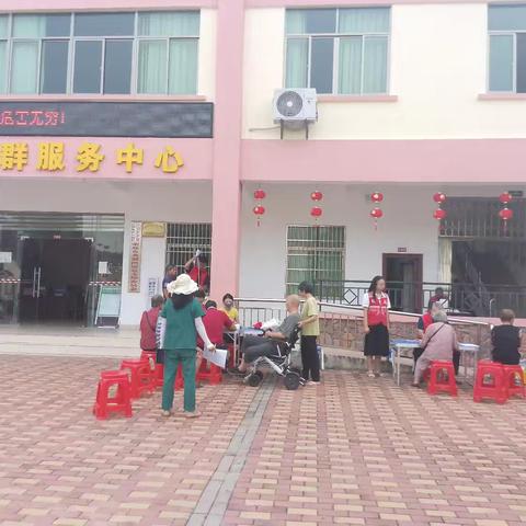 健康义诊进社区，服务群众暖人心