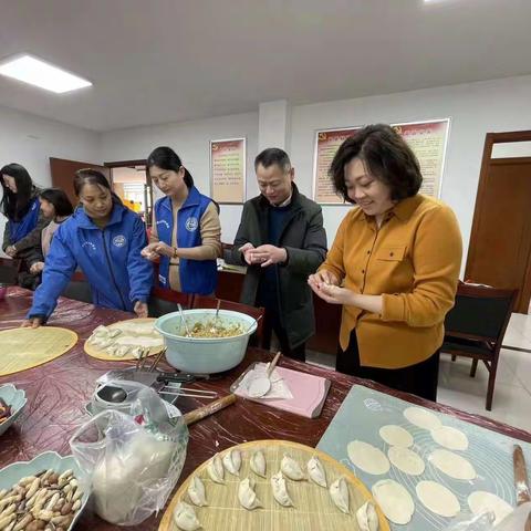 除夕夜浓 饺子暖心 千佛山街道计生特殊家庭迎来社区“好儿女”