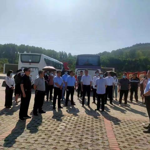 平顶山市十二届人大代表履职学习培训班到庙街乡全过程人民民基层示范点进行现场教学