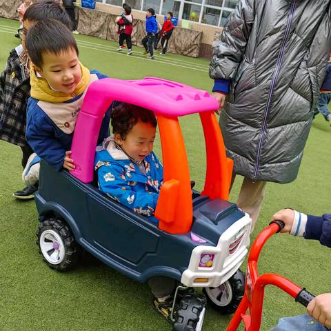 【课程故事】小车滴嘟嘟——小班的小车探索之旅