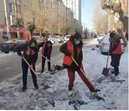 【兴华街道兴华园社区】精细化管理路长制成员破冰除雪显担当