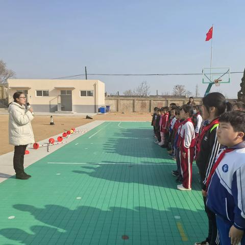 酒馆小学开展清明节祭奠英烈扫墓活动