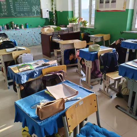 四合乡中心小学地震逃生演练纪实