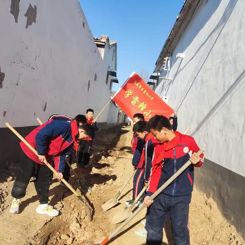 吕寨校区曹村小学一一学雷锋从身边事做起