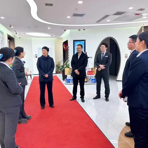 张枝玉行长赴北京南路（兵团）支行进行工作调研