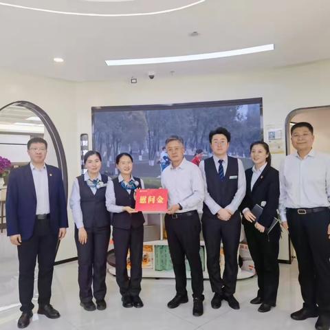 刘明尧同志赴高新区北京南路（兵团）支行五一国际劳动节慰问 ‍