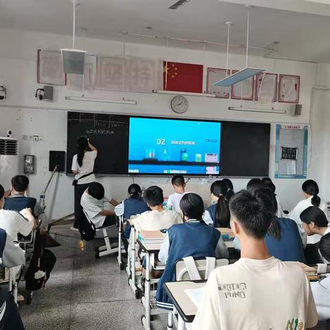 展教学风采，敬师者匠心——华师上实物理化学组新老师汇报课展示