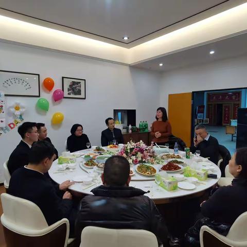 岁序更新 春风新意——南岸支行员工集体生日会