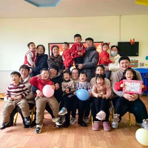 家园共育，携手同行——临沂市兰山区区直第三幼儿园小一班学期末家园汇报活动