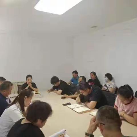 梁府社区扫黑除恶常态化，开展《反有组织犯罪法》学习宣传工作