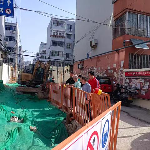 北园街道黄桥社区、梁府社区 退役军人公益岗“安全施工巡查，爱心守护大家”行动