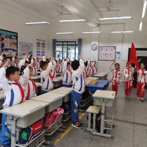 黄花染双鬓 重阳寄深情—— 九江小学甘棠湖校区三（5）中队