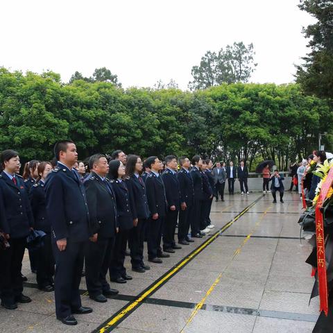 缅怀革命英烈 赓续红色血脉——汉滨区税务局团委开展清明祭英烈主题团日活动