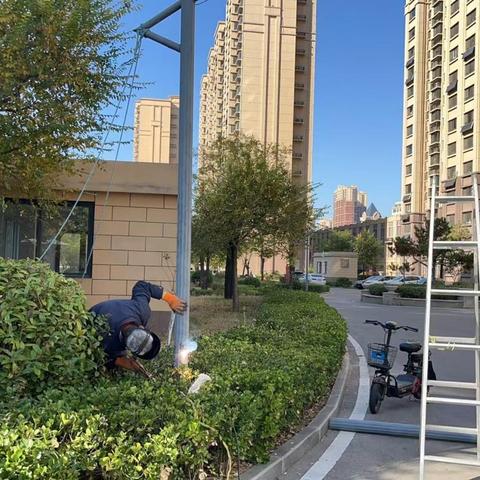 和美结硕果|堰北社区维修路灯解民忧 “小”路灯点亮“大”民生