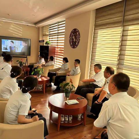 准格尔经济开发区支行开展新员工服务礼仪培训