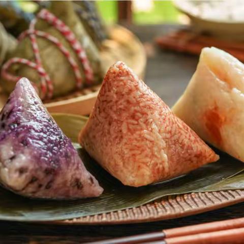 中国传统美食———蓓乐幼儿园小四班《包粽子》