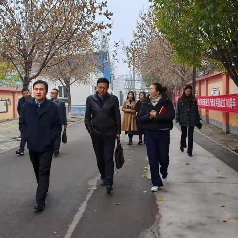 师市党委常委、副政委、组织部部长、党校校长袁强一行莅临四师二中调研