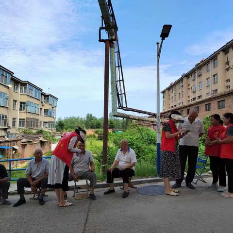 凤凰社区：垃圾分类进社区 为“青山绿水”添光彩