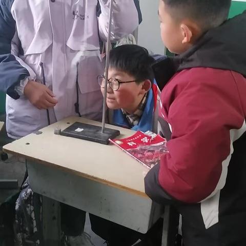 制作一个摆—贺进镇翟家庄小学科学实验课纪实
