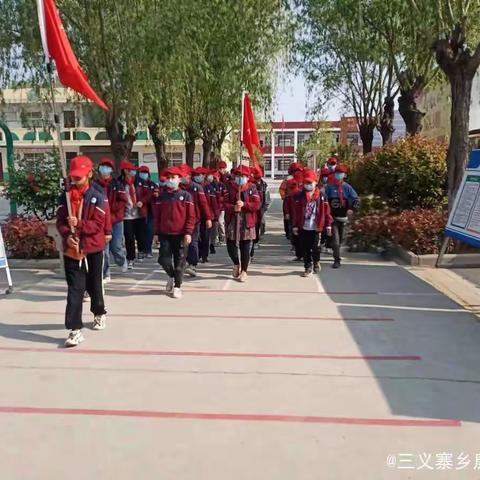 踏春色之歌，行红色之旅----“扣好人生第一粒扣子”主题教育实践活动