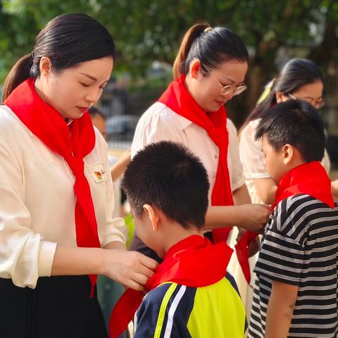 红领巾爱祖国——合浦县闸口镇中心小学庆祝中华人民共和国成立75周年暨新队员入队仪式