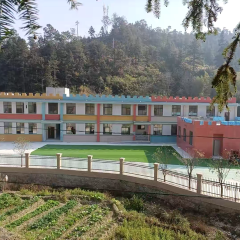 观摩互促进 交流共成长——左安中心幼儿园与扬芬中心幼儿园开展园际交流活动