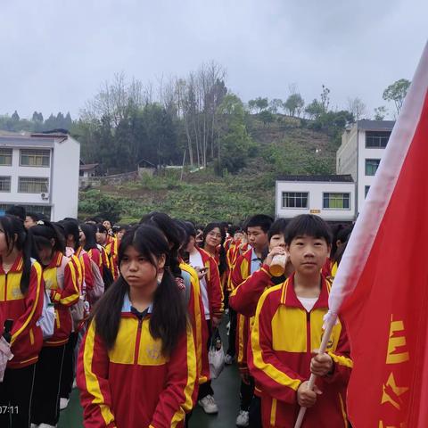 2024年石阡县本庄中学八（2）班梵净山研学活动圆满结束